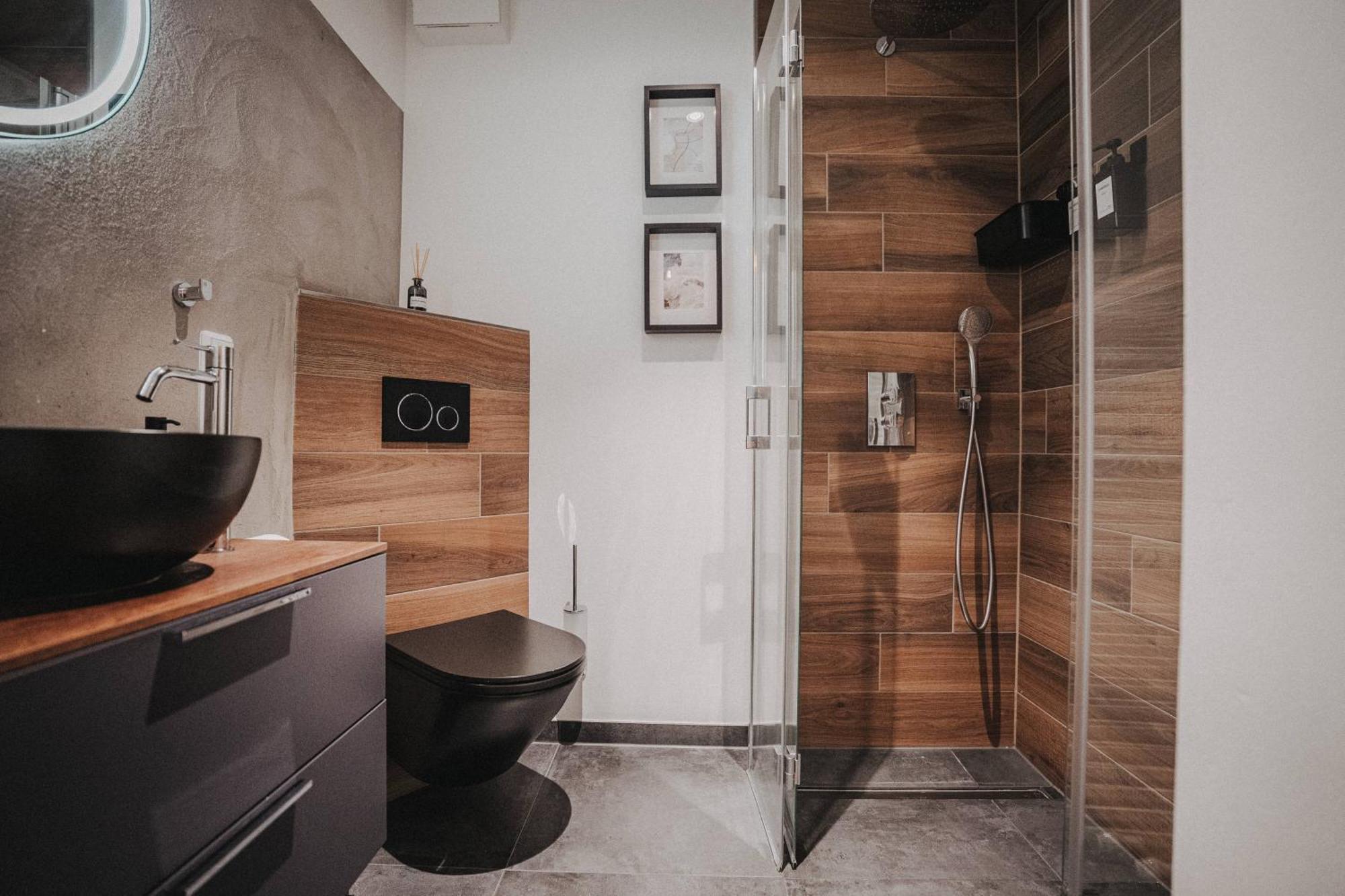 Downtown Apartment Mit Luxusbad Am Hafen Nur 5 Minuten Zu Fuss In Die Innenstadt Und Zum Bahnhof! Oldenburg Eksteriør billede