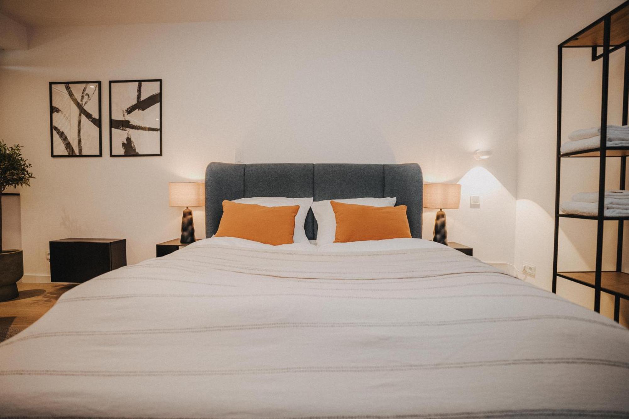 Downtown Apartment Mit Luxusbad Am Hafen Nur 5 Minuten Zu Fuss In Die Innenstadt Und Zum Bahnhof! Oldenburg Eksteriør billede