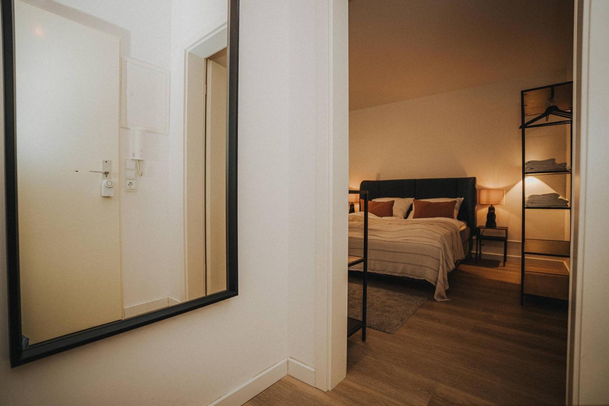 Downtown Apartment Mit Luxusbad Am Hafen Nur 5 Minuten Zu Fuss In Die Innenstadt Und Zum Bahnhof! Oldenburg Eksteriør billede