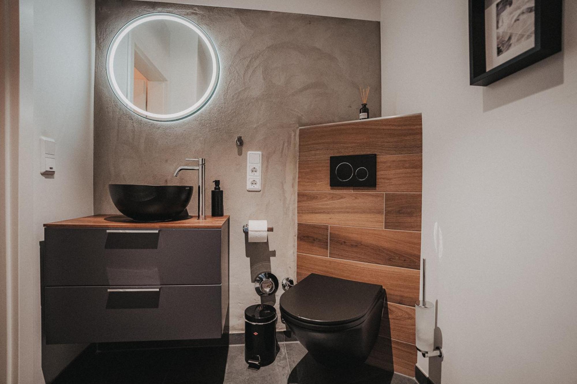 Downtown Apartment Mit Luxusbad Am Hafen Nur 5 Minuten Zu Fuss In Die Innenstadt Und Zum Bahnhof! Oldenburg Eksteriør billede