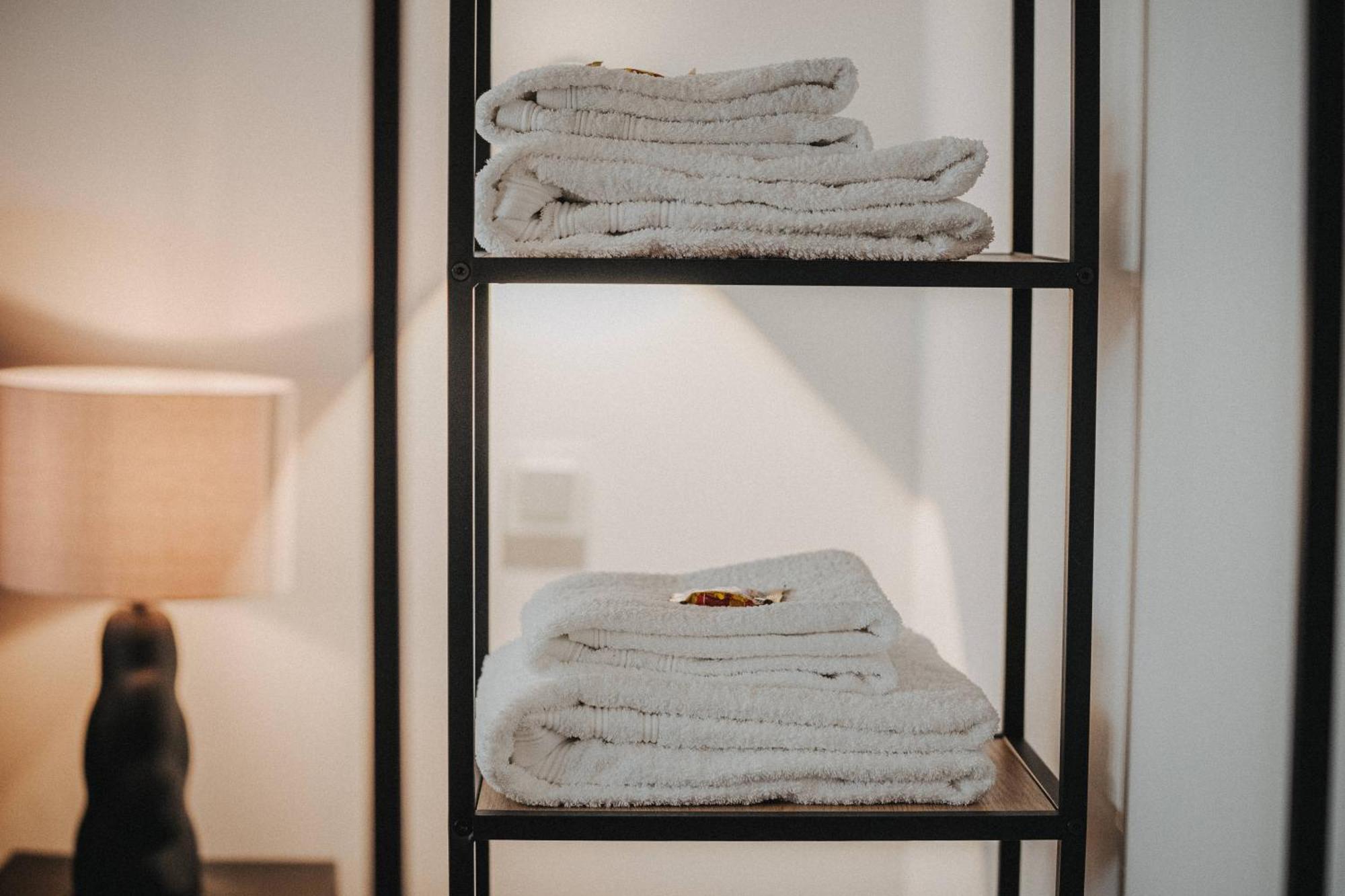 Downtown Apartment Mit Luxusbad Am Hafen Nur 5 Minuten Zu Fuss In Die Innenstadt Und Zum Bahnhof! Oldenburg Eksteriør billede